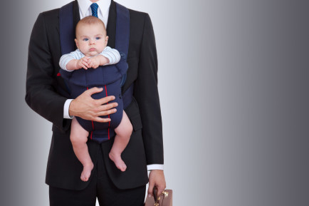 Spanish fathers in Spain are now to be entitled to the same amount of parental leave as mothers - 16 weeks.